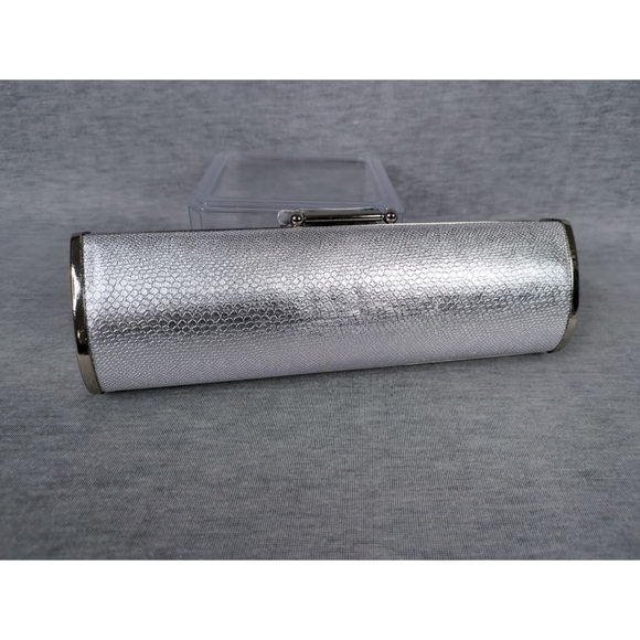 🎄 3/$35 Two Pieces of Metallic Tone Clutches - Picture 12 of 16